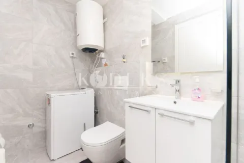 Izdavanje, dvosoban stan, 65m², Stari Aerodrom, Podgorica - image 10