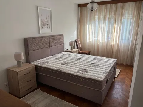 Bright bedroom with a large double bed and nightstands. - image 10