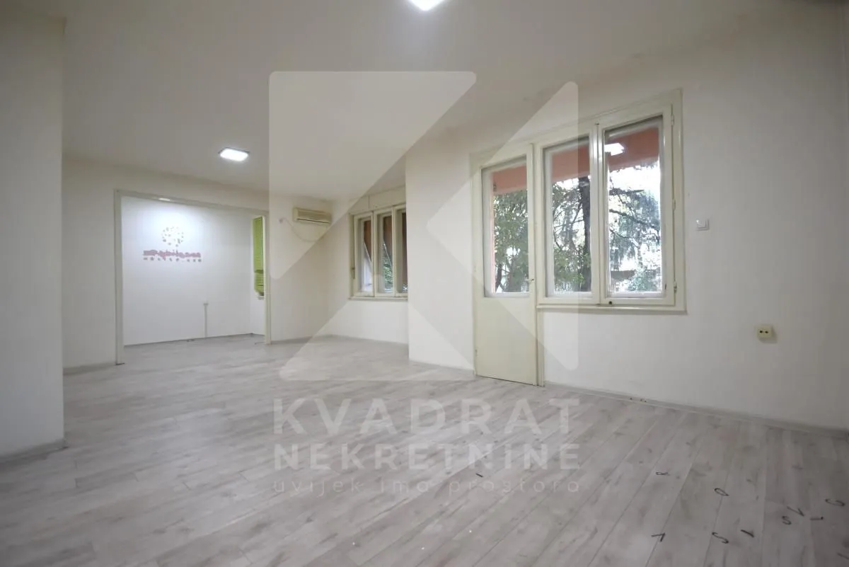 Izdavanje, dvosoban stan, 85m², Centar, Podgorica