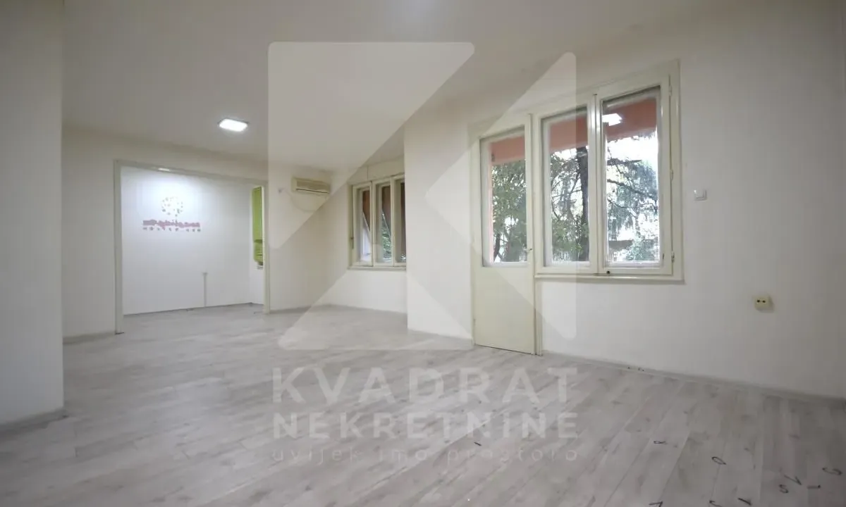 Izdavanje, dvosoban stan, 85m², Centar, Podgorica