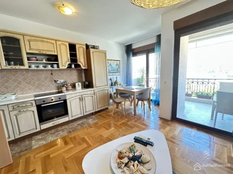 Sale, one bedroom apartment, 54m², Dobrota, Kotor - image 4
