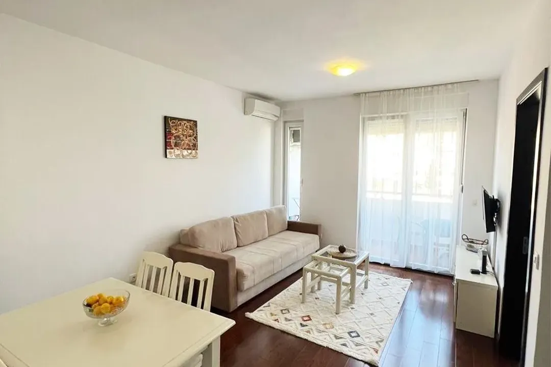 Rent, one bedroom apartment, 50m², Centar, Bar