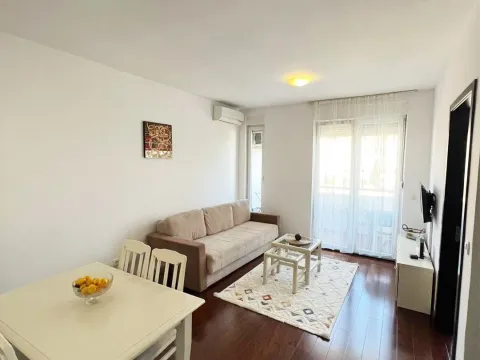 Rent, one bedroom apartment, 50m², Centar, Bar - image 1