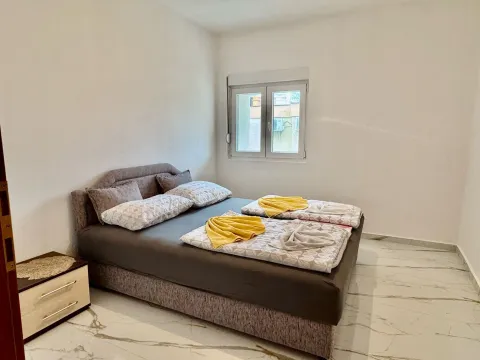 Rent, three bedroom apartment, 80m², Radanovići, Kotor - image 2