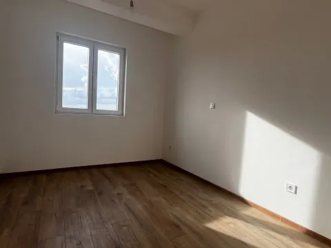 Sale, two bedroom apartment, 54m², Petrovac, Budva - image 3