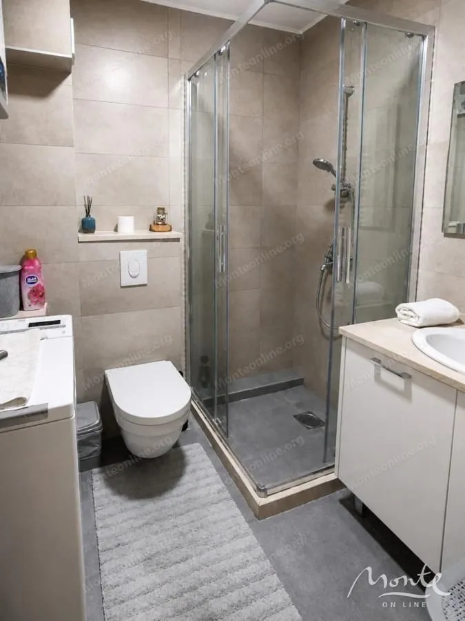 Prodaja, jednosoban stan, 46m², Centar, Tivat