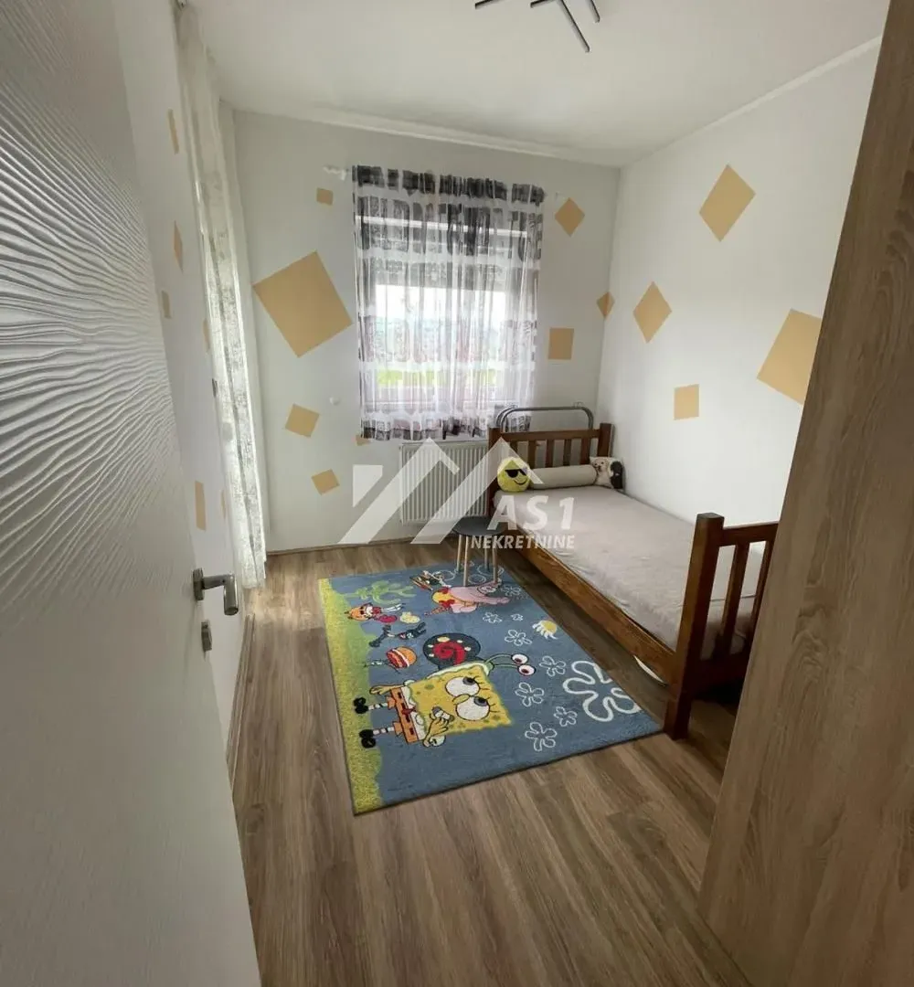 Prodaja, četvorosoban stan, 76m², Lipov gaj, Novi Sad Sve Podlokacije