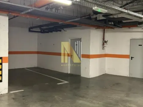 Parking garaža in Adamovićevo Naselje