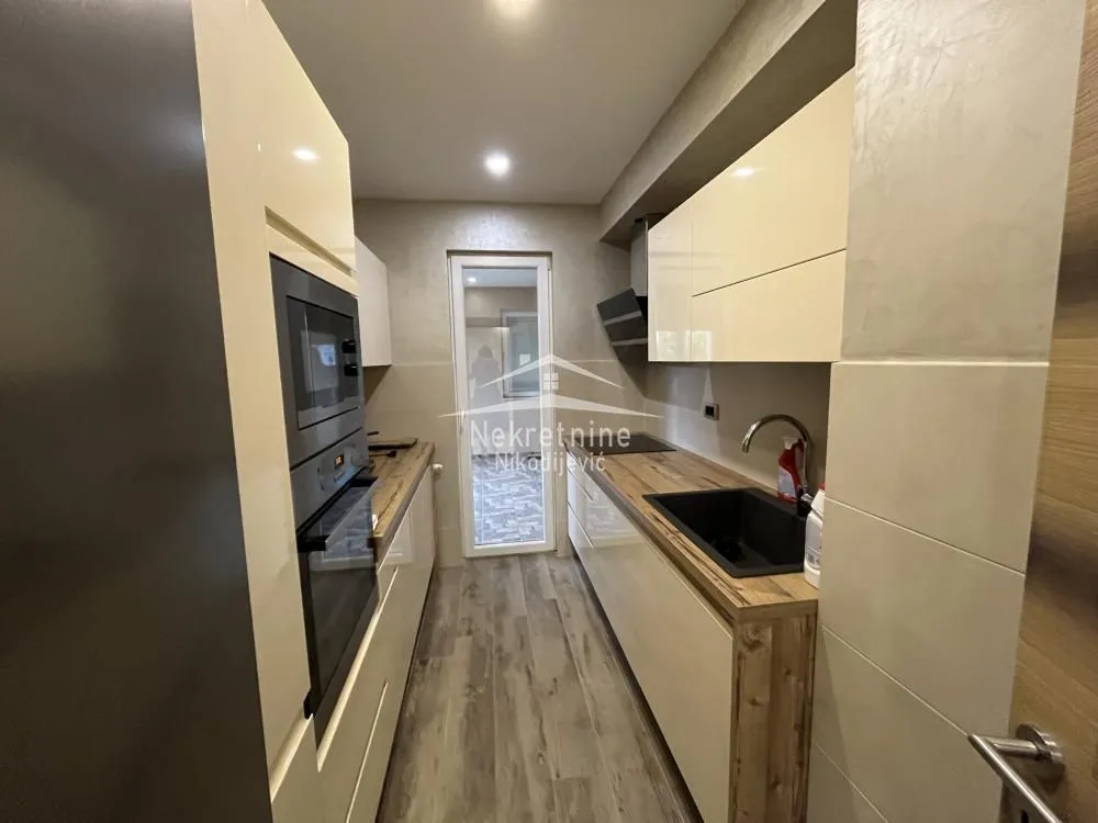 Izdavanje, stan, 154m², Filmski Grad, Beograd