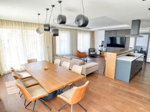 Izdavanje, trosoban stan, 145m², Centar, Budva - image 9