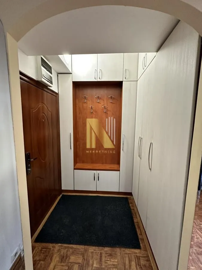Izdavanje, trosoban stan, 81m², Podbara, Novi Sad Sve Podlokacije