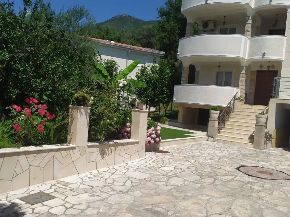 Izdavanje, jednosoban stan, 35m², Popovići, Bar