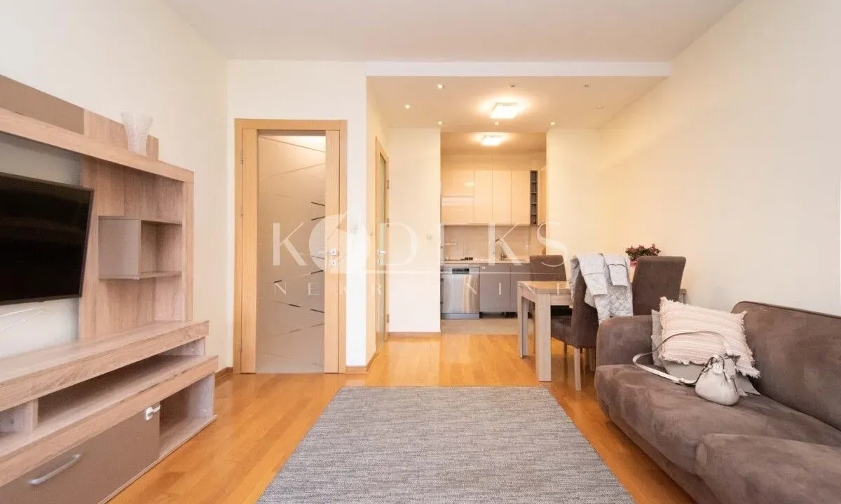 Izdavanje, trosoban stan, 94m², Momišići, Podgorica