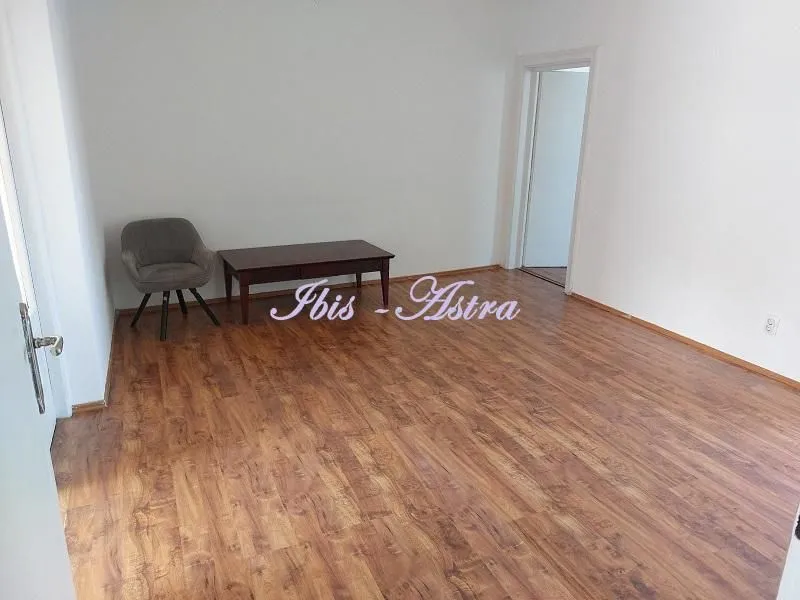 Izdavanje, četvorosoban stan, 90m², Stari Grad, Beograd