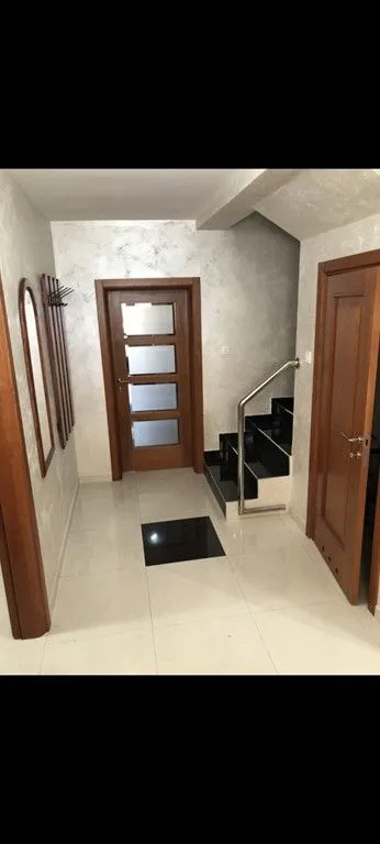 Izdavanje, kuća, 200m², Stari Aerodrom, Podgorica