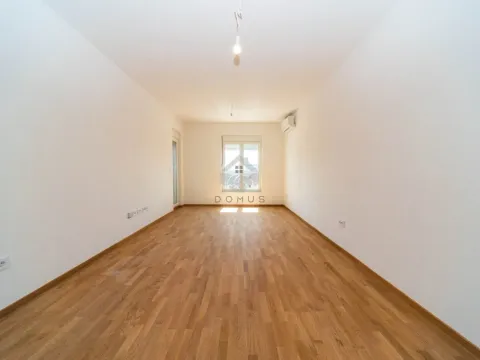 Prodaja, trosoban stan, 82m², Stari Aerodrom, Podgorica