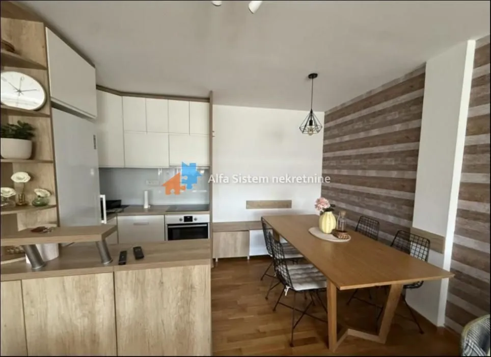 Izdavanje, trosoban stan, 70m², Novi Beograd Blok 1 Fontana, Novi Beograd Sve Podlokacije