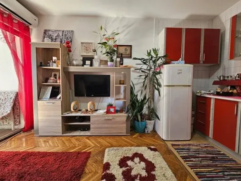 Living room with furniture and a part of the kitchen in the background. - image 2