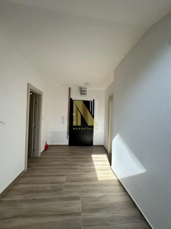 Prodaja, dvosoban stan, 55m², Centar, Inđija