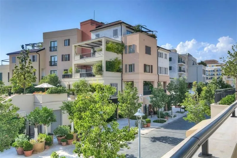 Prodaja, dvosoban stan, 100m², Centar, Tivat
