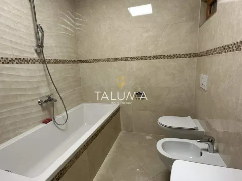 Prodaja, kuća, 200m², Rogami, Podgorica - image 6