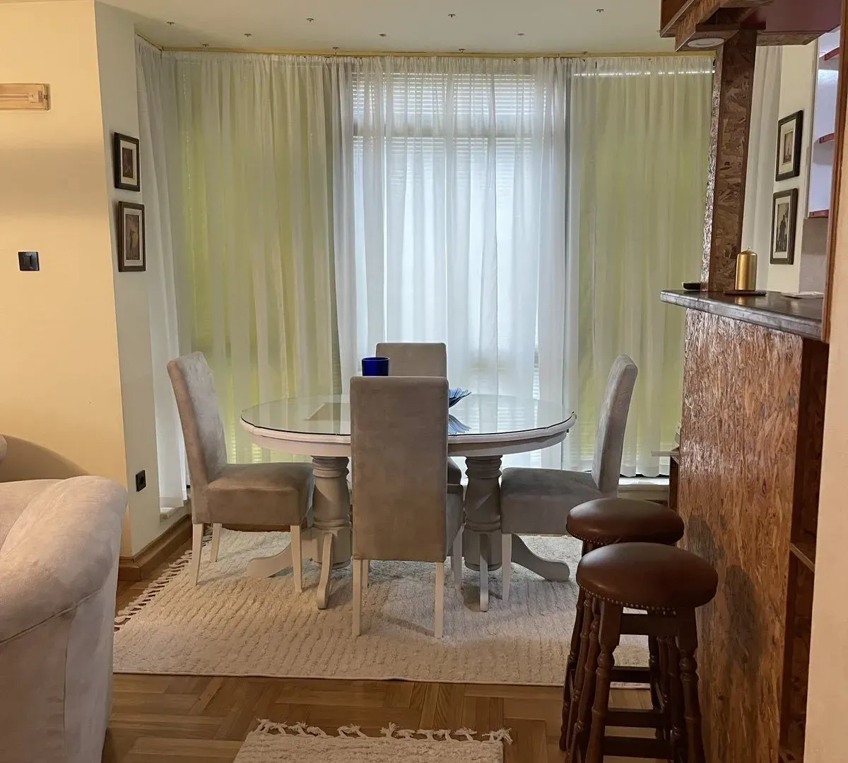 Izdavanje, dvosoban stan, 76m², Centar, Podgorica