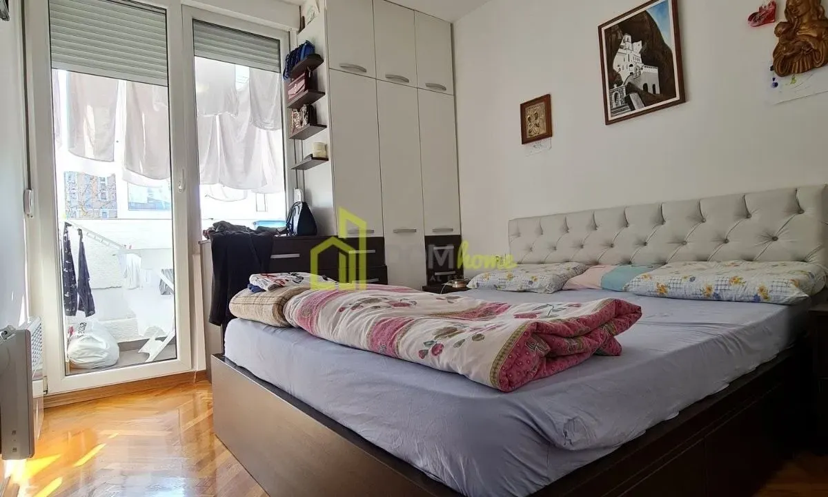 Izdavanje, dvosoban stan, 76m², Blok 6, Podgorica