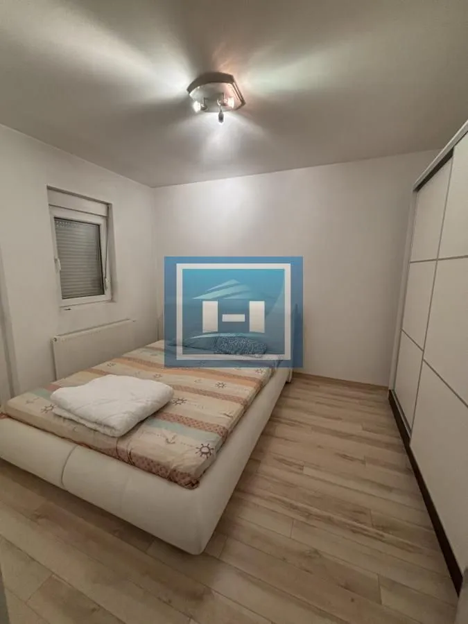 Izdavanje, trosoban stan, 79m², Centar, Jagodina