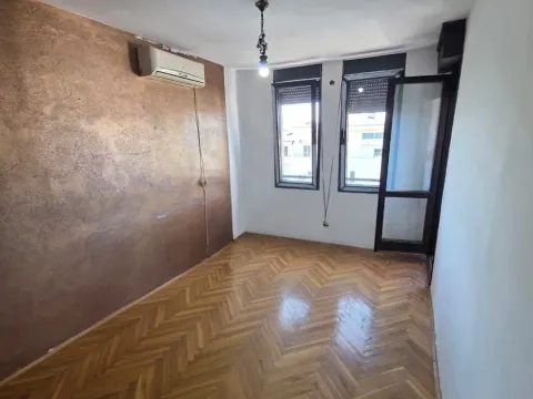 Prodaja, trosoban stan, 95m², Blok 9, Podgorica - image 17