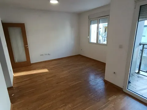 Sale, one bedroom apartment, 43m², Blok 6, Podgorica - image 2