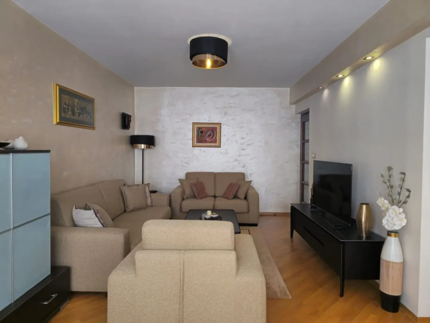 Izdavanje, dvosoban stan, 72m², Blok 6, Podgorica