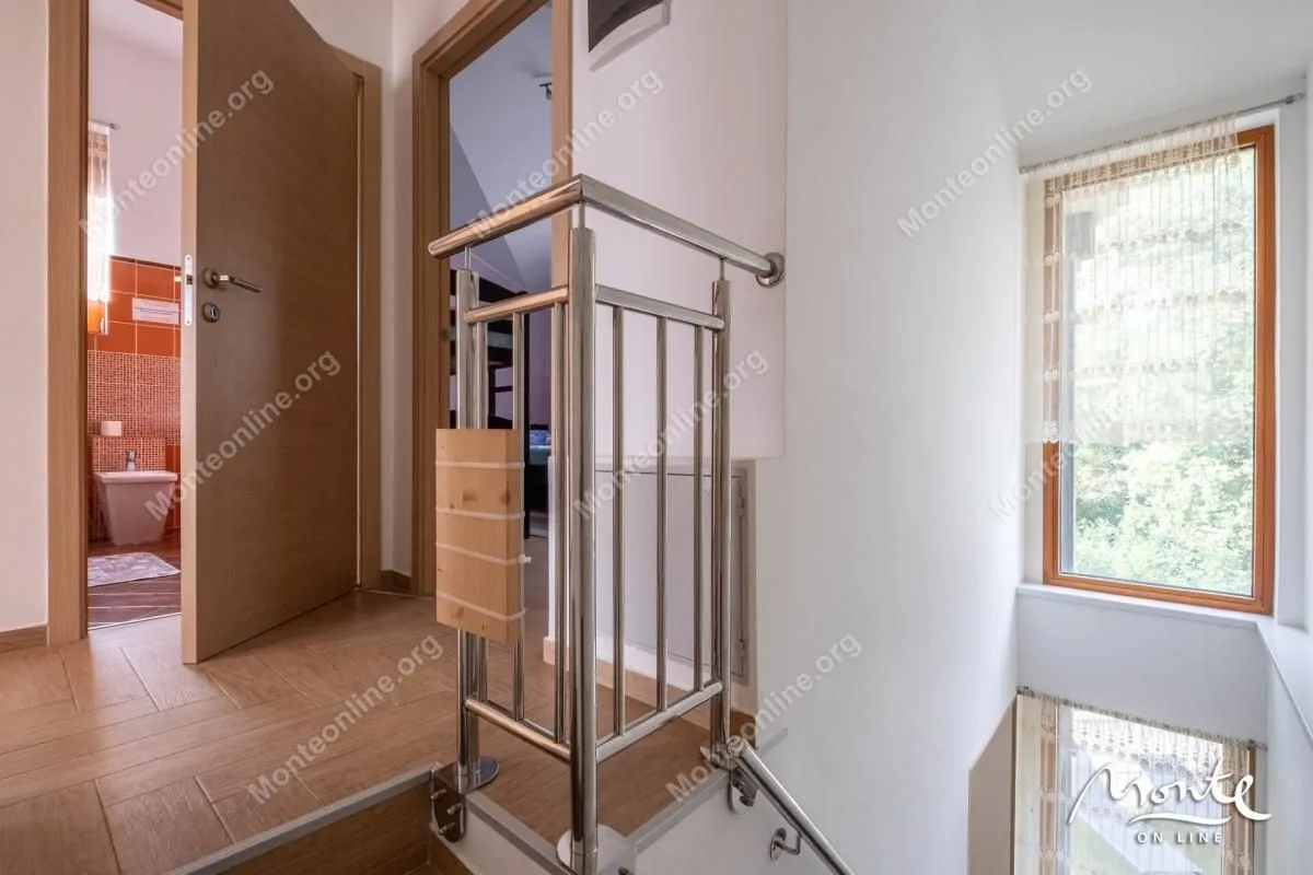 Prodaja, dvosoban stan, 104m², Orahovac, Kotor