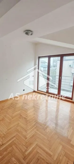 Prodaja, stan, 207m², Kalenić Pijaca, Vračar Sve Podlokacije