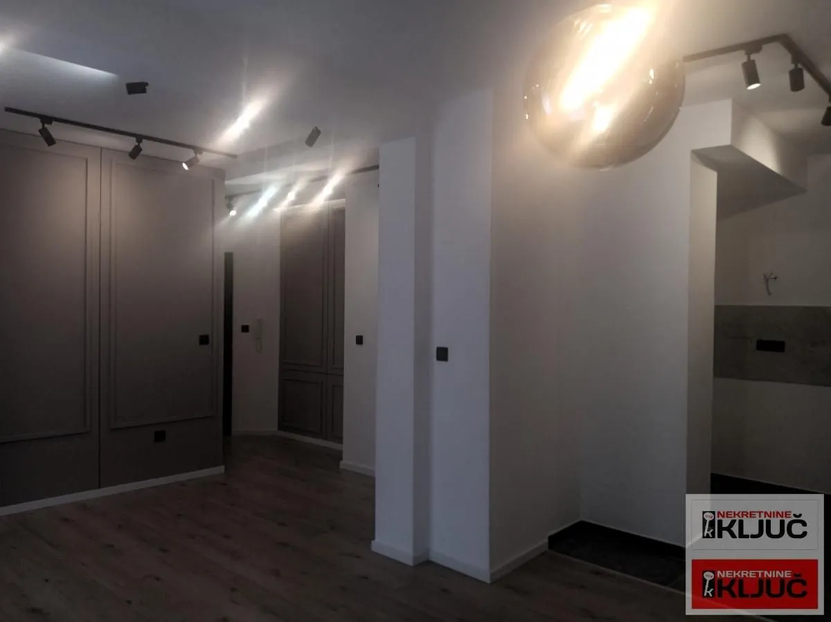 Prodaja, trosoban stan, 58m², Bulevar Oslobodjenja, Novi Sad Sve Podlokacije