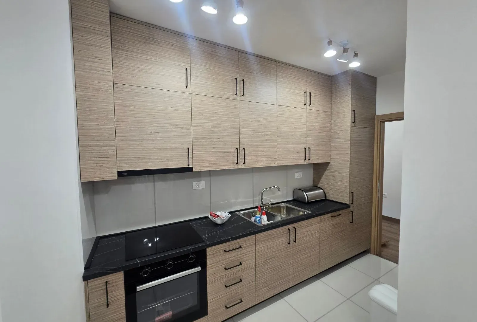 Izdavanje, trosoban stan, 103m², Tološka šuma, Podgorica