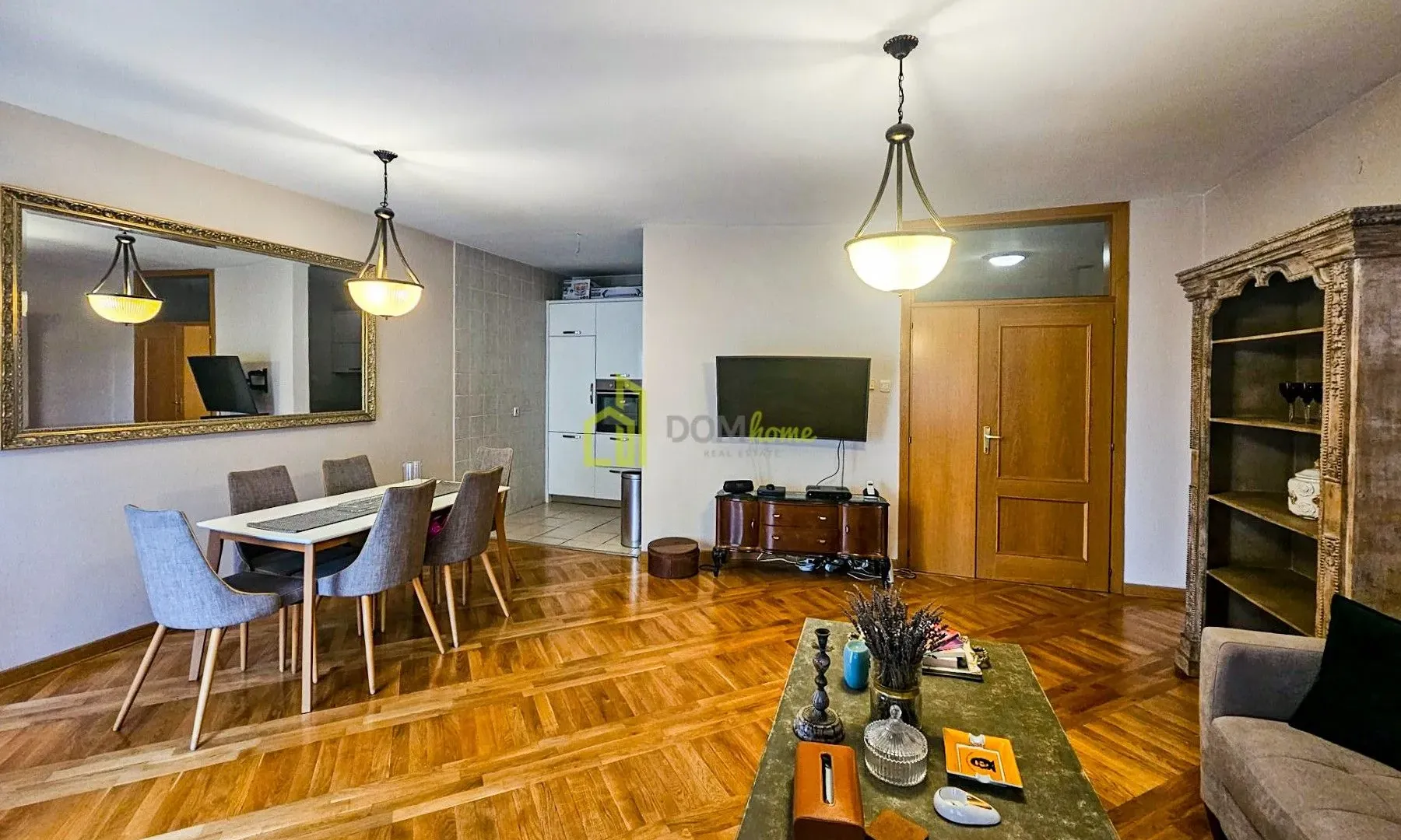 Izdavanje, trosoban stan, 130m², Preko Morače, Podgorica