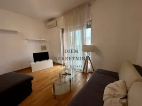 Izdavanje, garsonjera, 34m², City Kvart, Podgorica - image 5