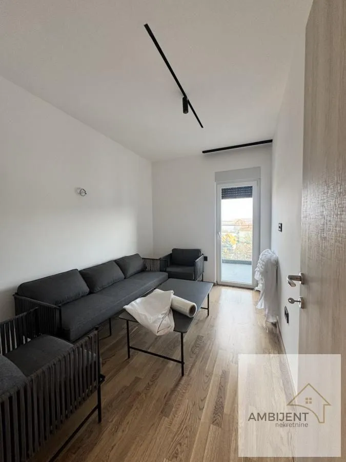 Prodaja, četvorosoban stan, 116m², Stari Banovci, Stara Pazova