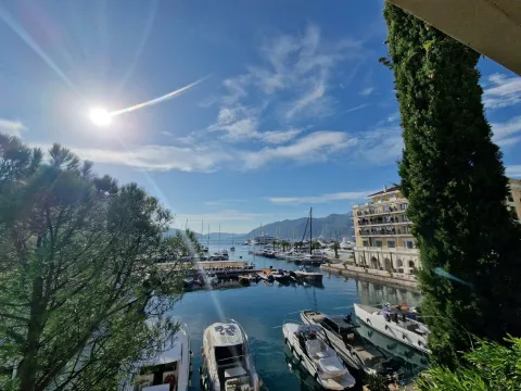 Sale, two bedroom apartment, 152m², Tivat, Crna Gora - image 27