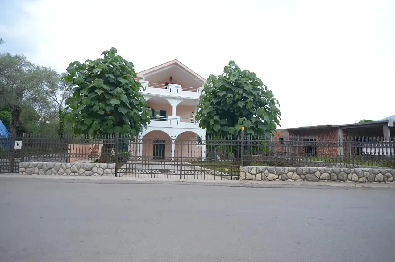 Sale, house, 253m², Tivat, Crna Gora