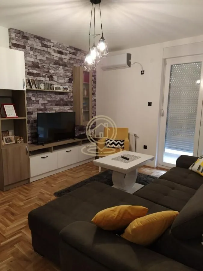 Izdavanje, trosoban stan, 56m², Podbara, Novi Sad Sve Podlokacije