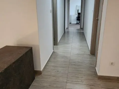 Izdavanje, četvorosoban stan, 160m², Stari Aerodrom, Podgorica - image 15