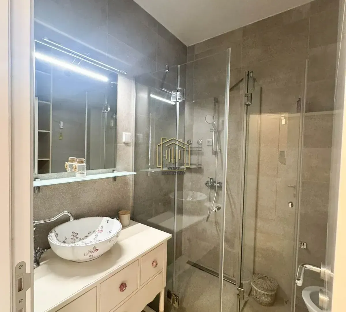 Izdavanje, jednosoban stan, 47m², Vezirov Most, Podgorica