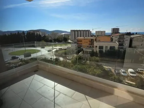 Prodaja, dvosoban stan, 69m², Centar, Bar - image 2