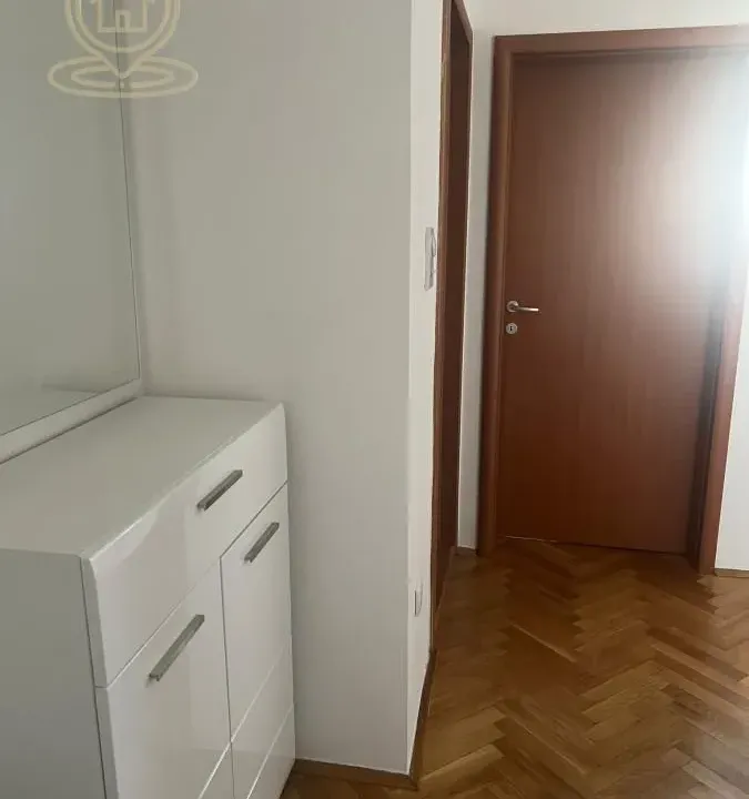 Izdavanje, jednosoban stan, 43m², Rotkvarija, Novi Sad Sve Podlokacije