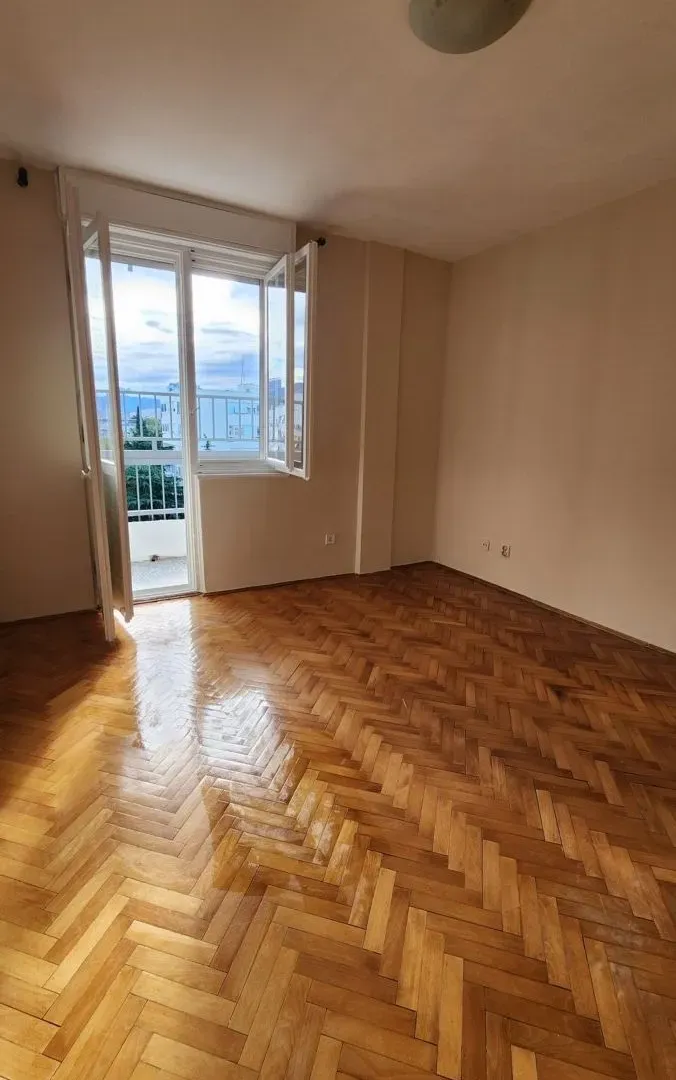 Izdavanje, dvosoban stan, 56m², Preko Morače, Podgorica