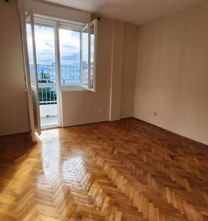 Izdavanje, dvosoban stan, 56m², Preko Morače, Podgorica