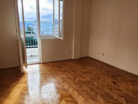 Izdavanje, dvosoban stan, 56m², Preko Morače, Podgorica - image 1