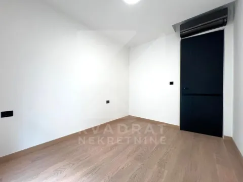 Izdavanje, trosoban stan, 111m², Vezirov Most, Podgorica - image 11