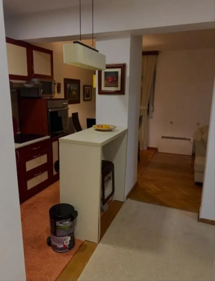 Izdavanje, dvosoban stan, 68m², Tivat, Crna Gora